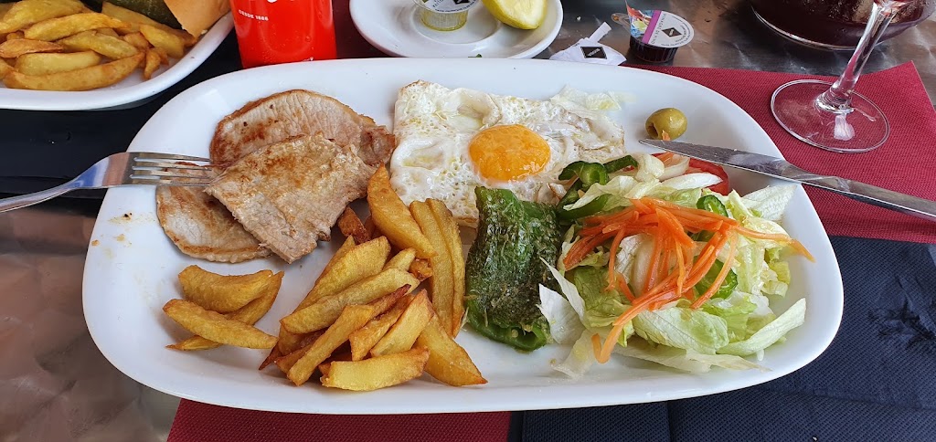 Los Jardines — Comida y bebida