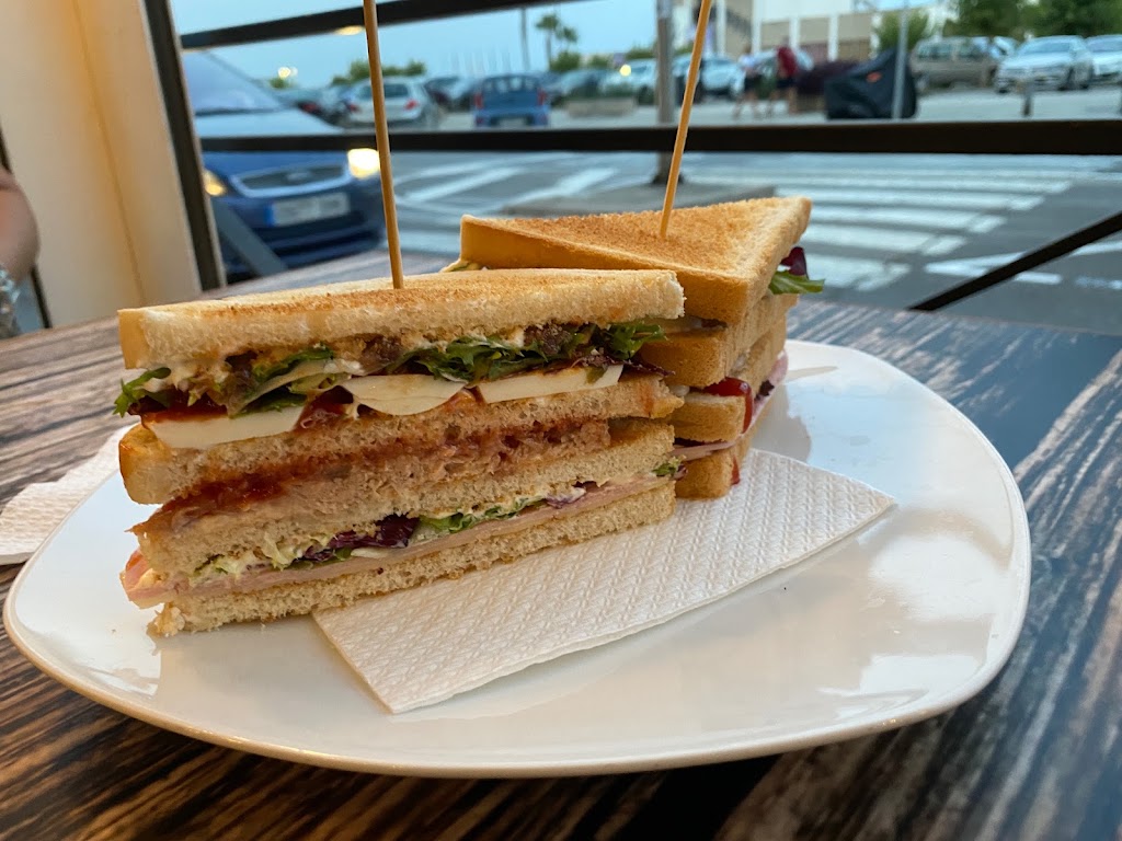 Cerveceria Trastos — Comida y bebida