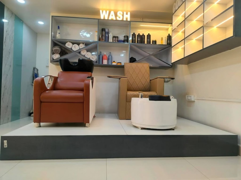 Reflections Unisex Salon