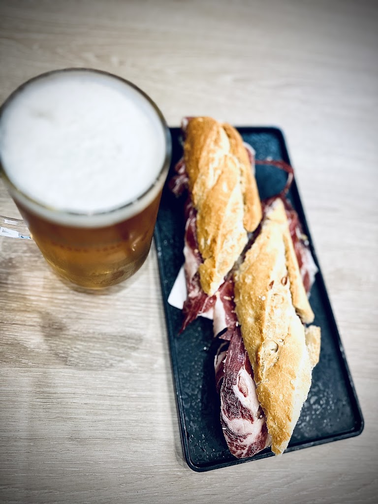 BEHER San Pedro de Alcantara — Comida y bebida