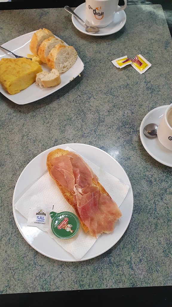 Bocateria Nelo's — Comida y bebida