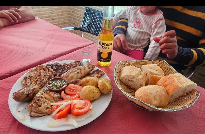 Bar El Poligono — Comida y bebida