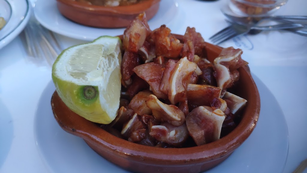 Bar Taperia la Teja — Comida y bebida