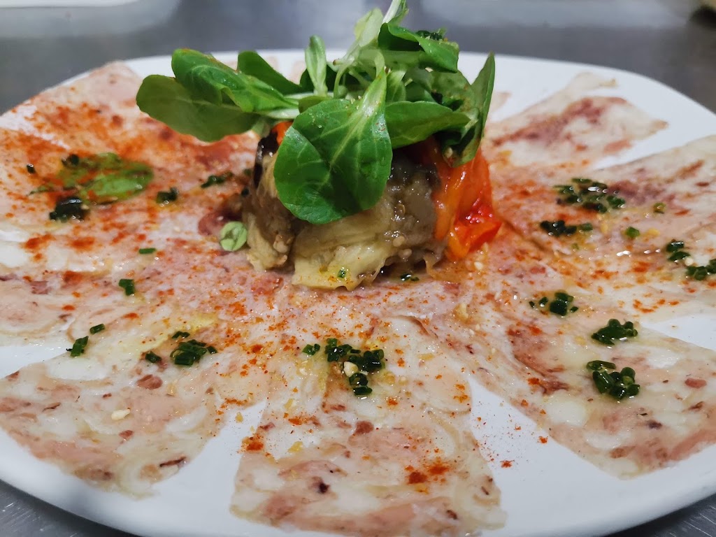 La Farandula Restaurant — Comida y bebida