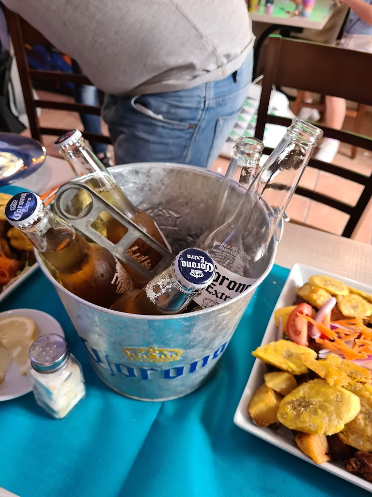 Punto tropical — Comida y bebida