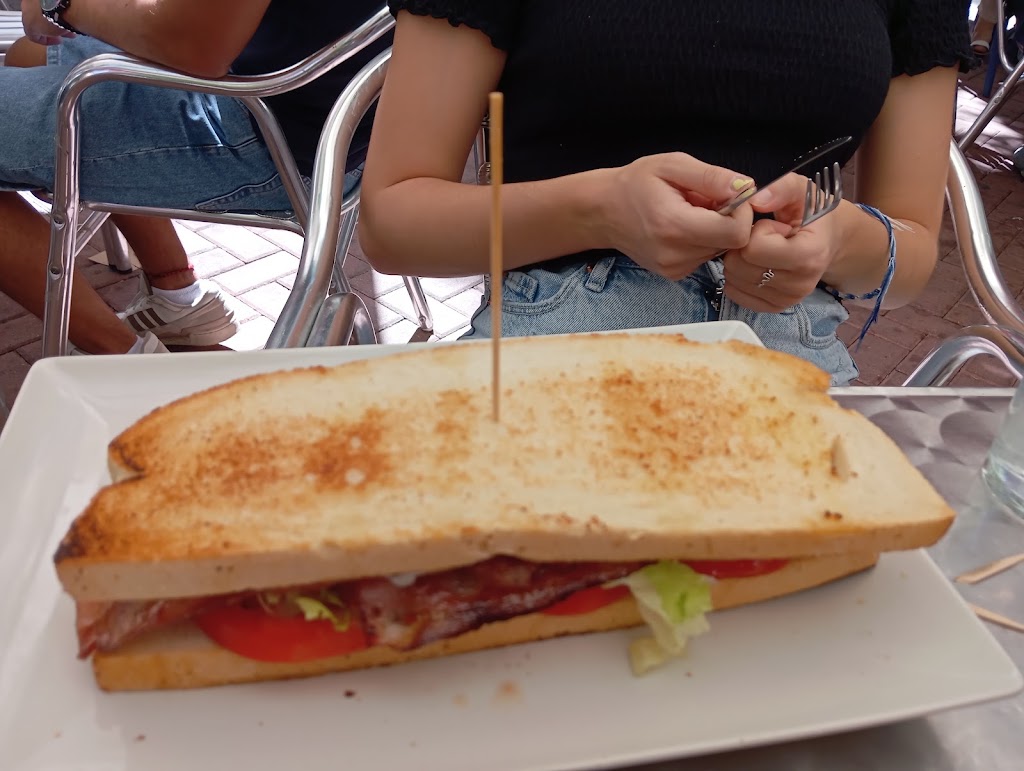 PIS PAS Pizza&bar — Comida y bebida