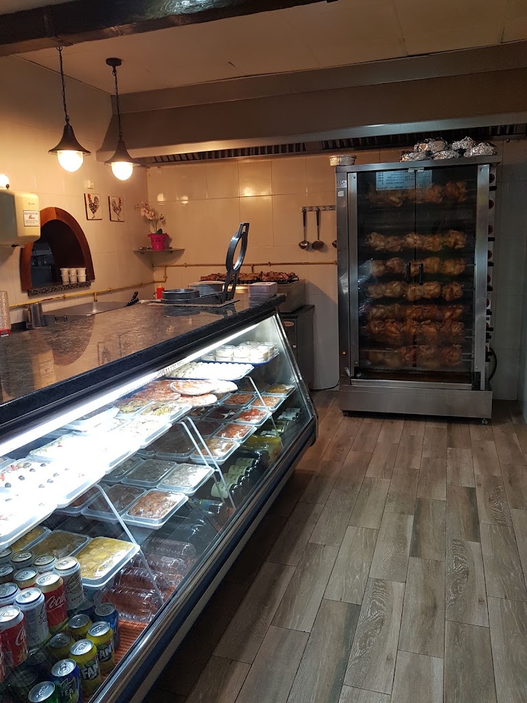 El As del Pollo II — Ambiente