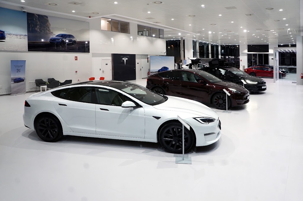 Tesla Center Valencia 2 La Eliana — Concesionario de automoviles