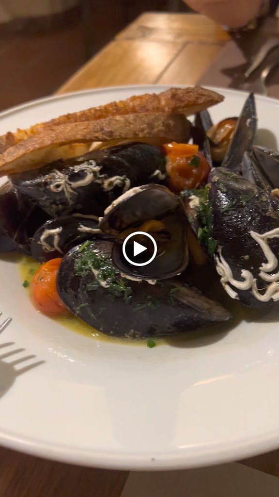 Zena Italian Restaurant — Ambiente