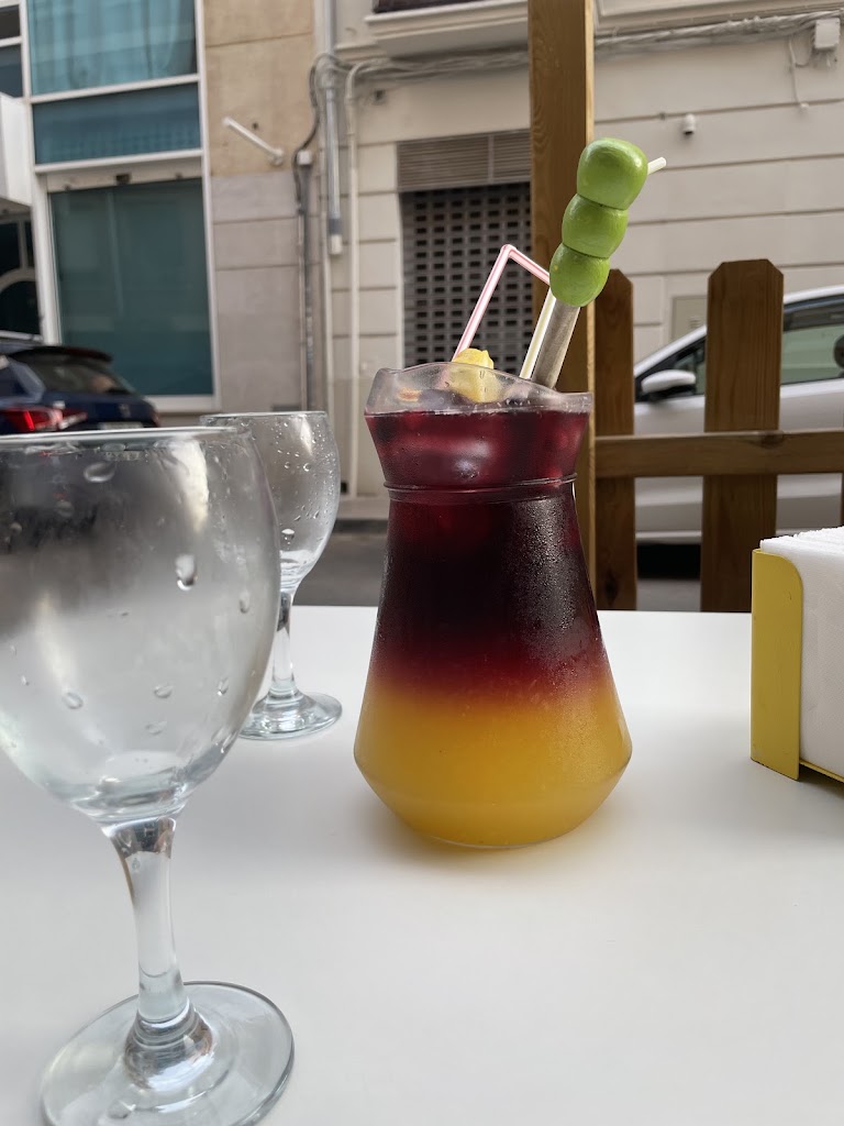 Bar y Restaurante Luciernaga — Comida y bebida