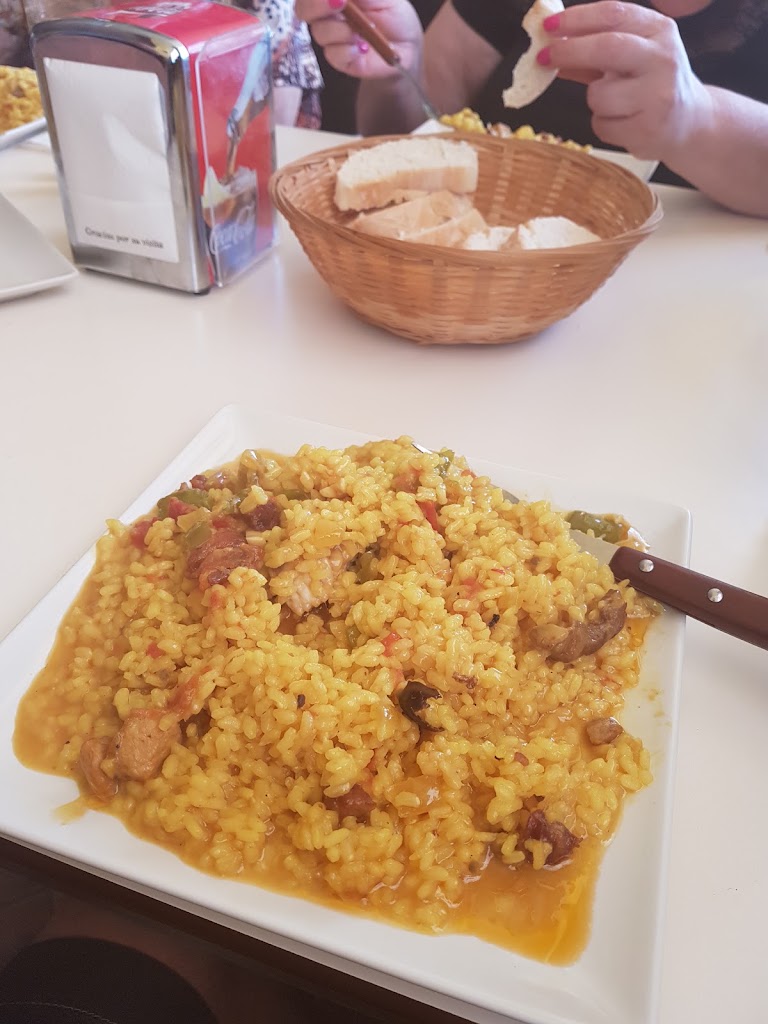 Cafe-Bar El Coliseo — Comida y bebida