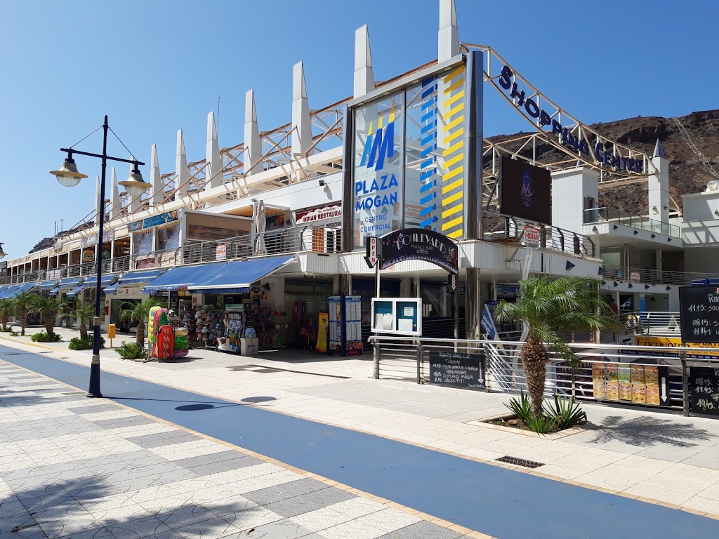 Shopping Center Plaza Mogan / Centro Comercial y de Ocio Plaza Mogan