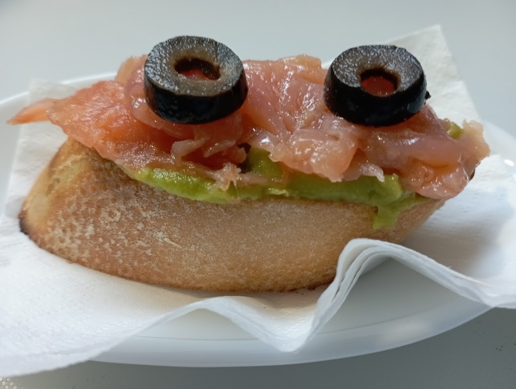 Resto Bar El 5 — Comida y bebida