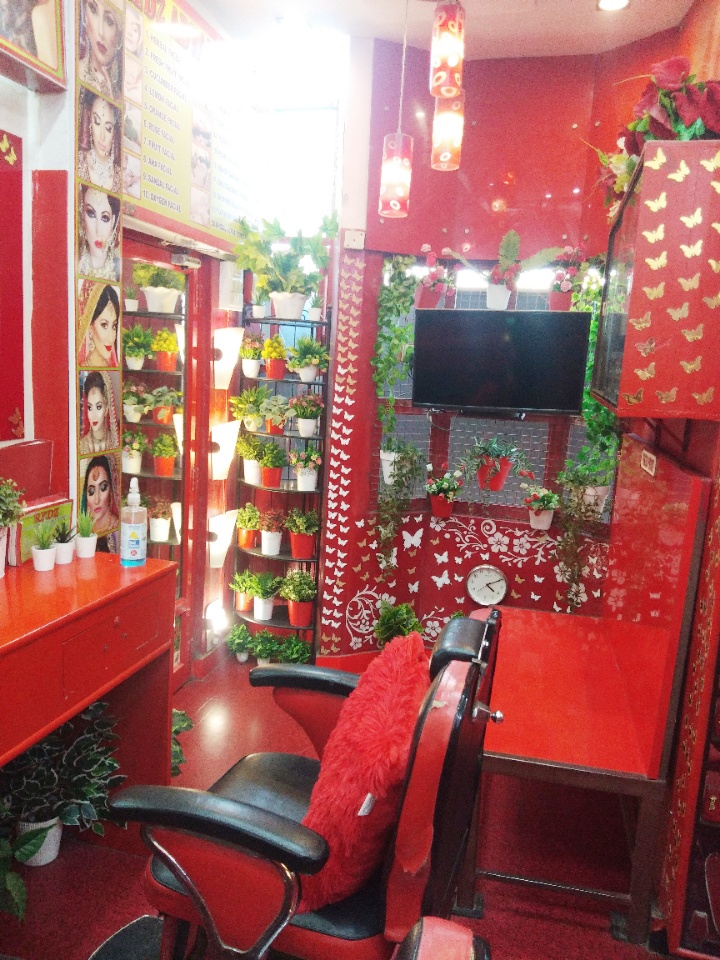 Redz Beauty Clinic And Fitness Center For Ladies
