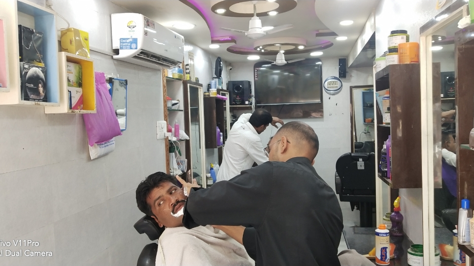 Aarti Hair Saloon