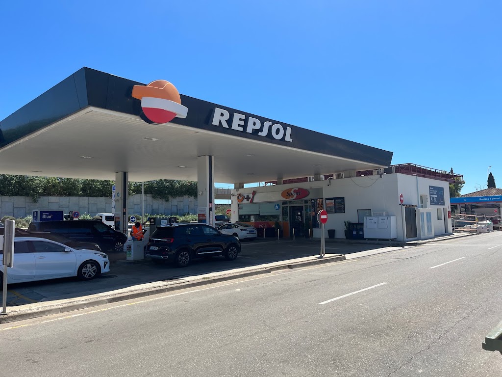 Estacion de Servicio Repsol — Exterior
