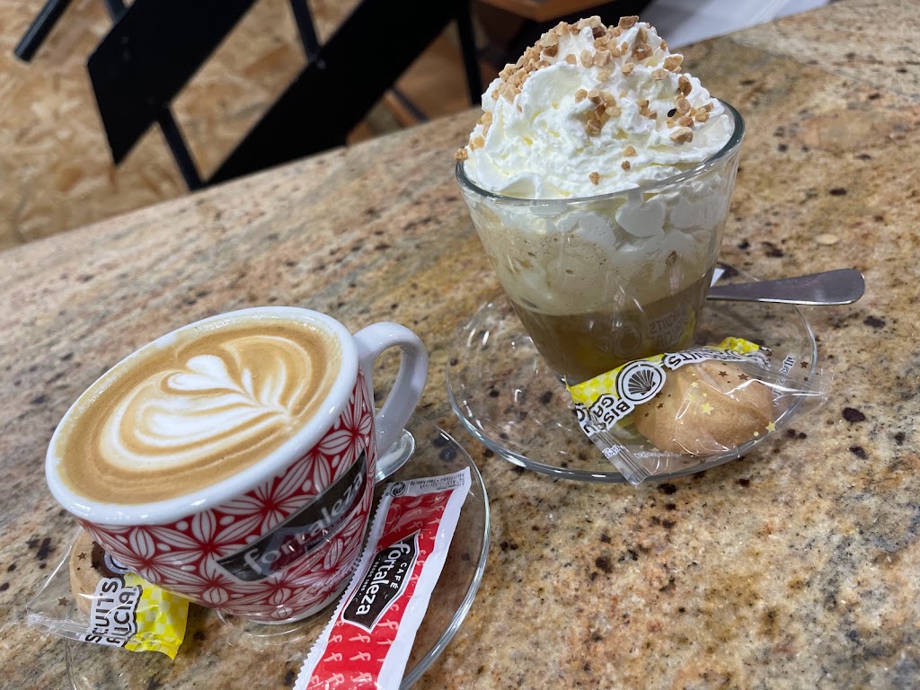 Oromo Cafe y Poke — Capuchino