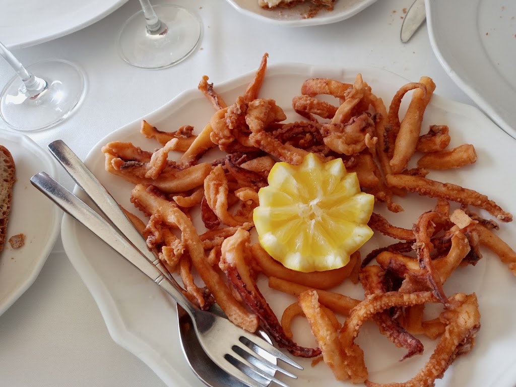 Restaurante O Parrulo — Comida y bebida