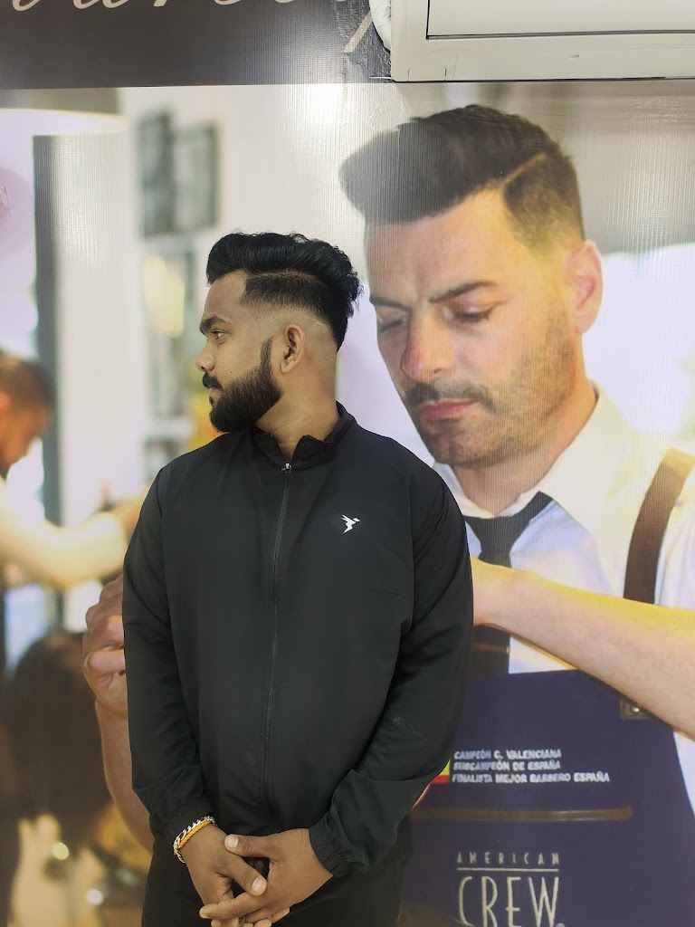 Fly Luxury Unisex Hair Salon And Makeup Studio