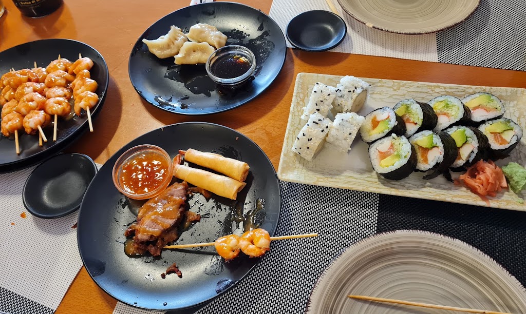 Homu - Restaurante Japones — Comida y bebida