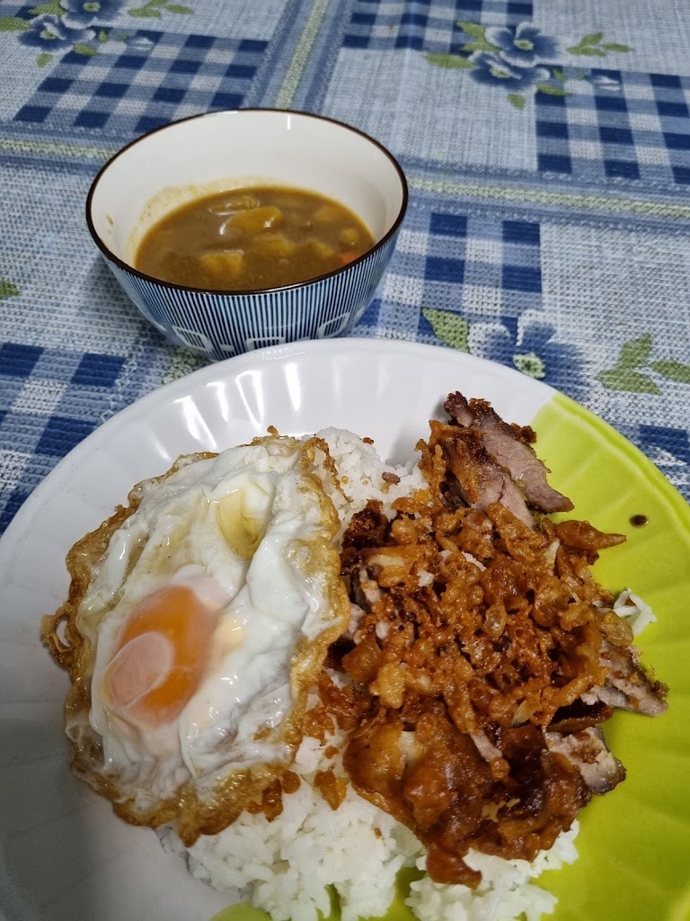 The best fried pork by Auntie Pom の写真