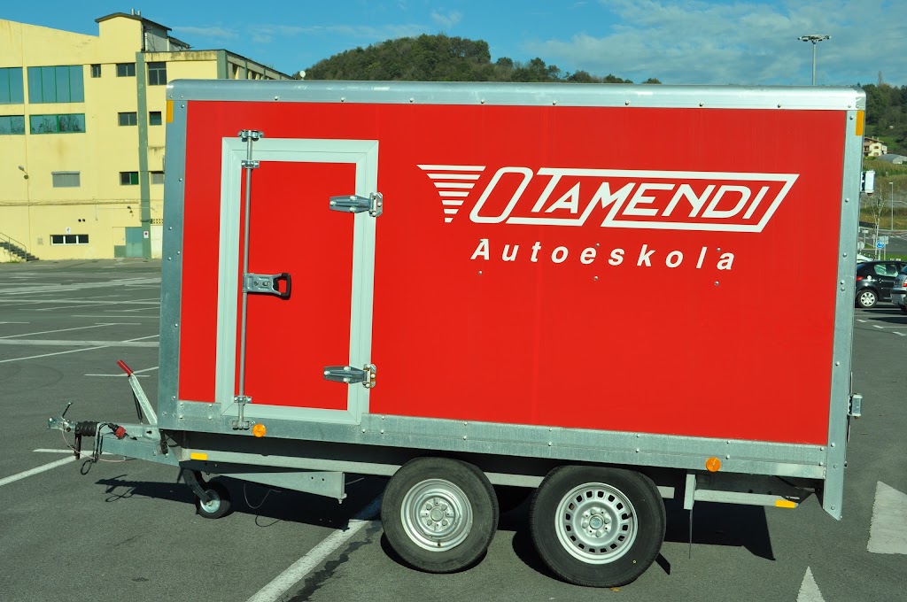 Otamendi autoeskola — Automovil