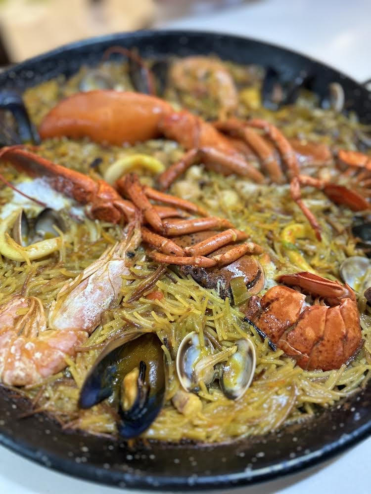 Restaurante Tast — Paella