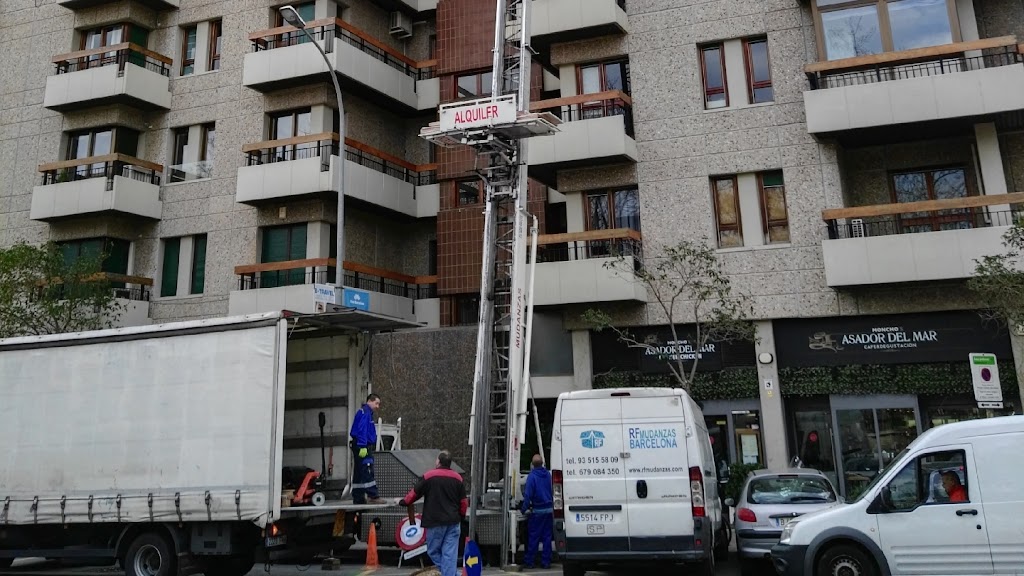 RF Mudanzas Badalona | Plataforma Elevadora