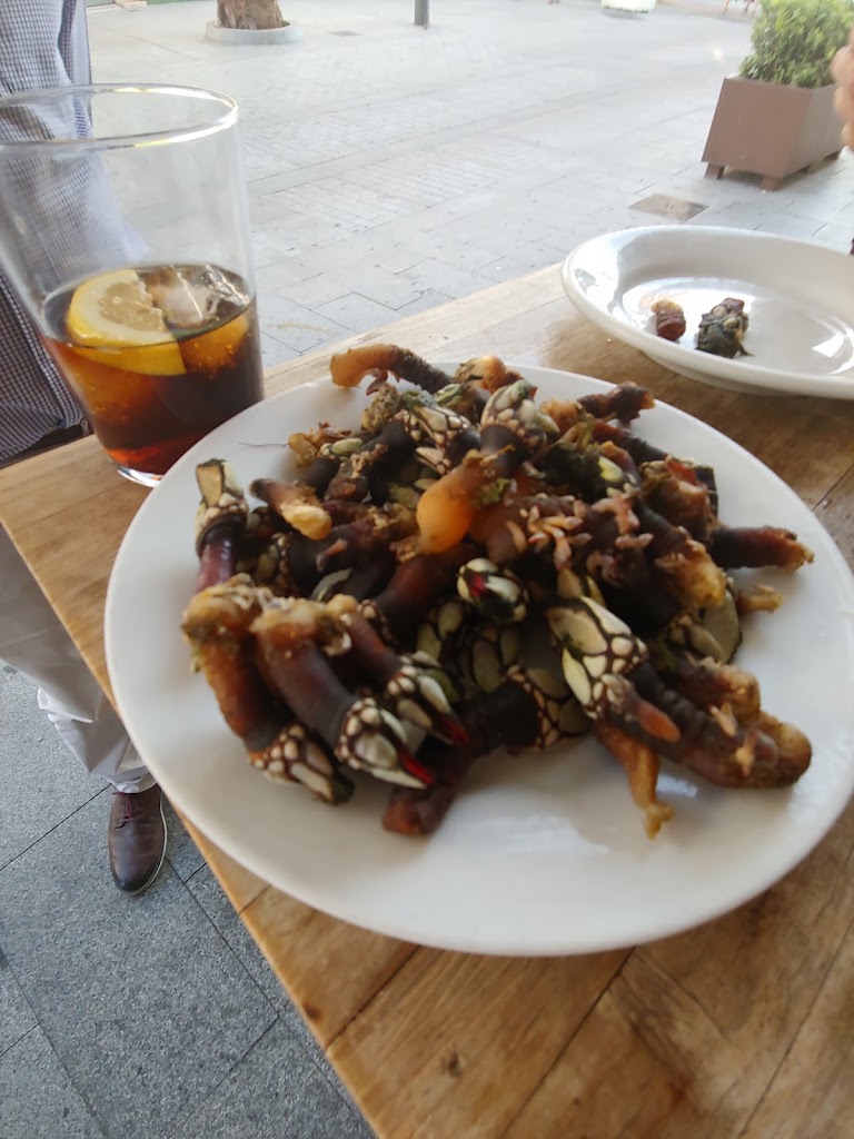 Bar Punta Europa III — Comida y bebida
