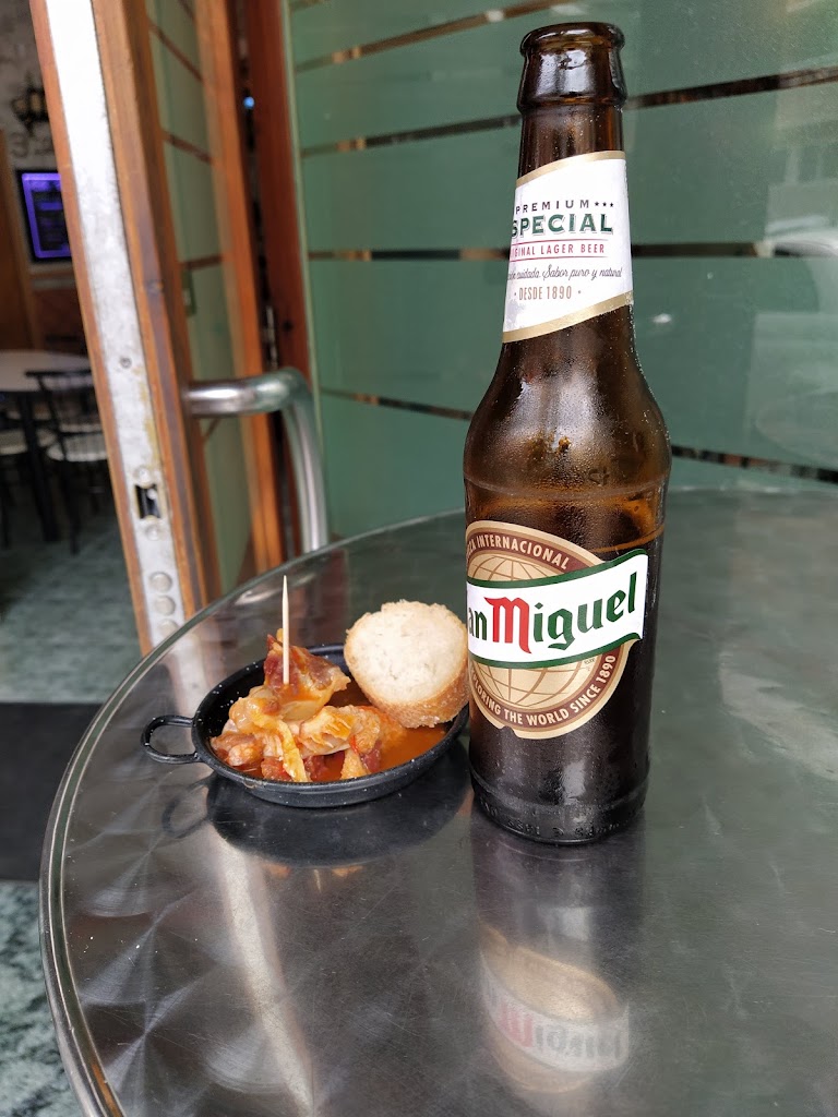 Bar-Restaurant 3 Torres — Comida y bebida