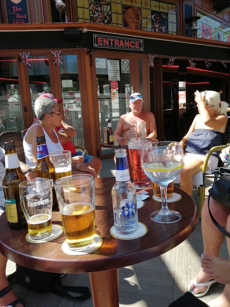 Bar The Red Lion 2 — Comida y bebida