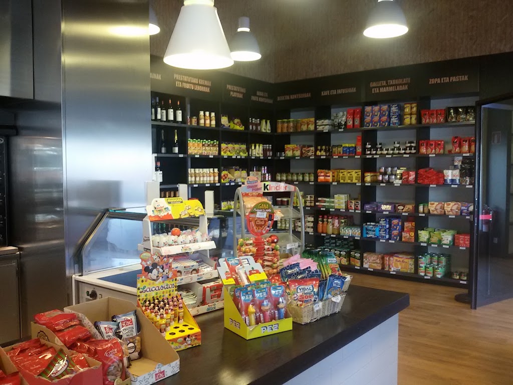 Route 33 Cafeteria Restaurante — Ambiente