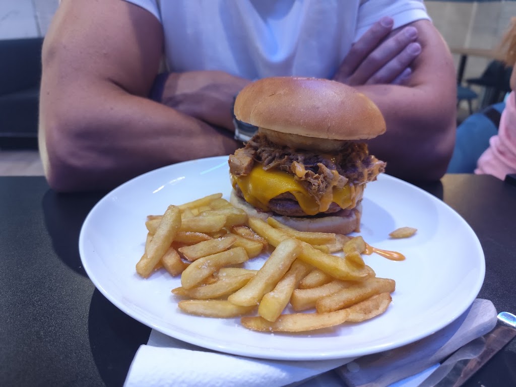 Thunder Lounge — Comida y bebida