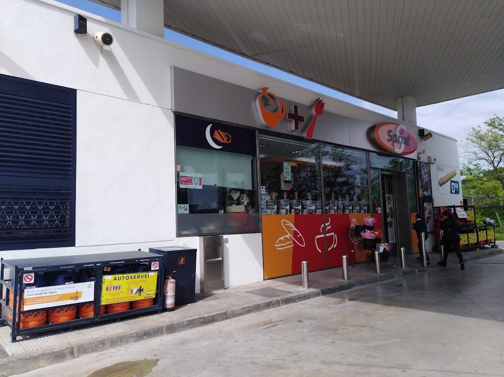 Estacion de Servicio Repsol — Exterior