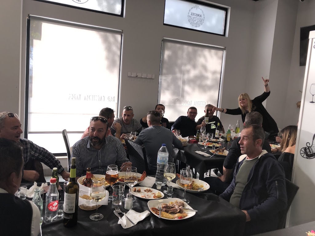 Cafe-Bar Adrian — Ambiente