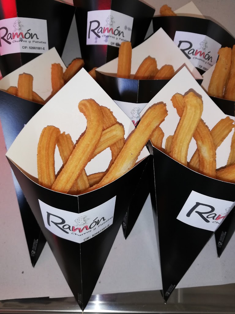 Ramon churros y patatas — Comida y bebida