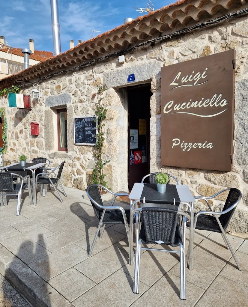 Pizzeria Luigi Cuciniello — Ambiente