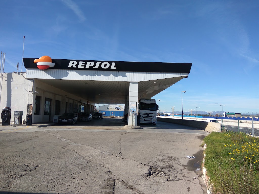 Estacion de Servicio Repsol — Exterior