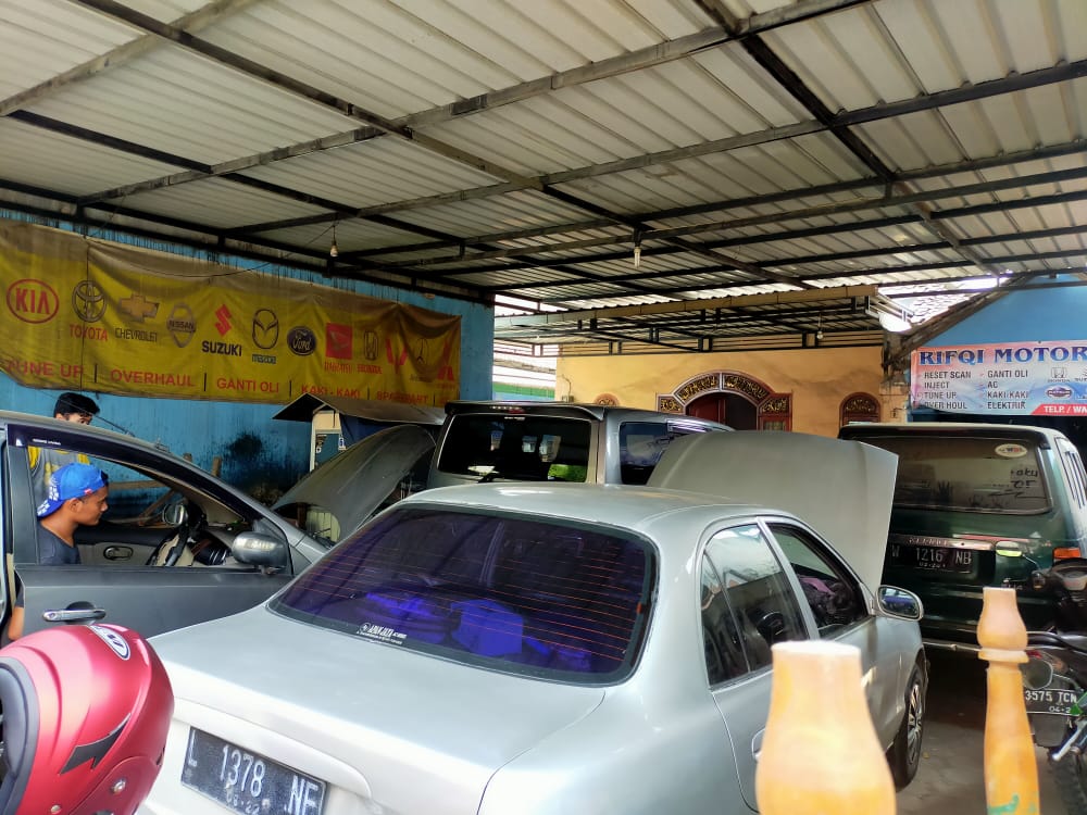 Bengkel mobil "Rifqi Motor"