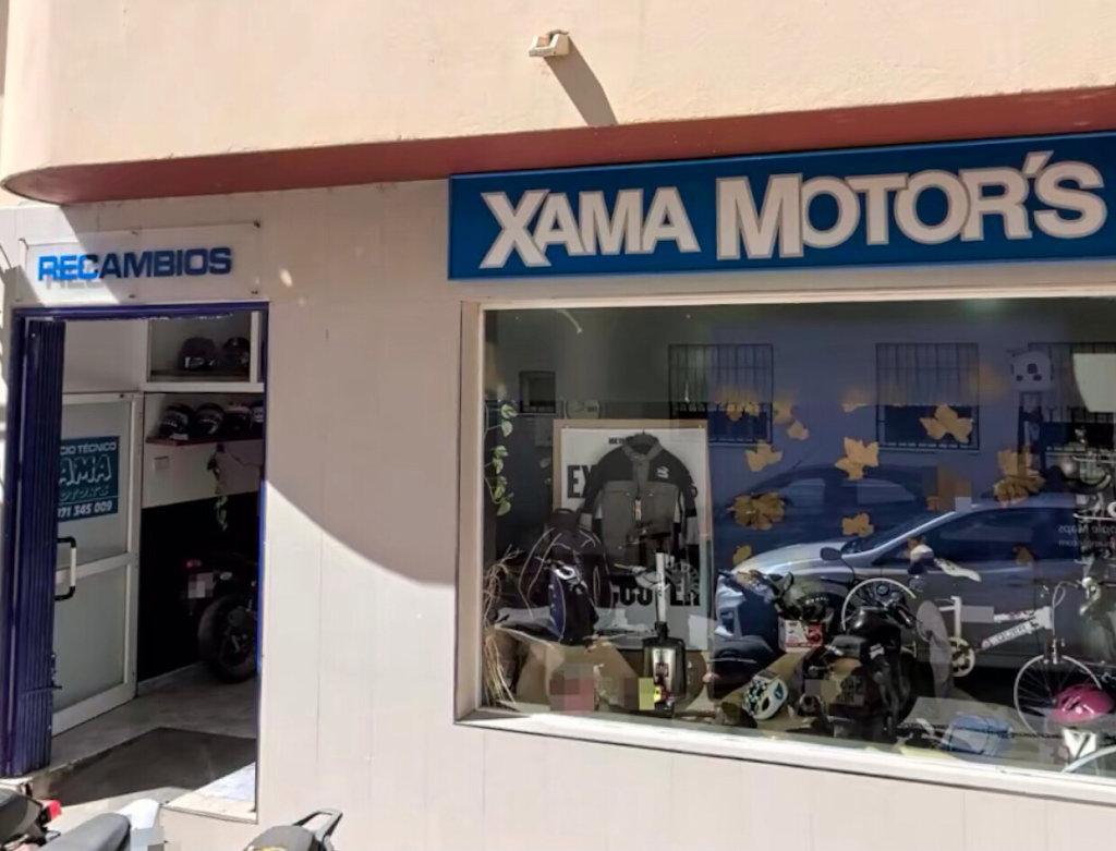 Xama Motor's — Exterior