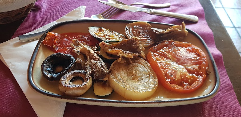 Restaurante Cerveceria La Cantina Del Paraiso — Comida y bebida