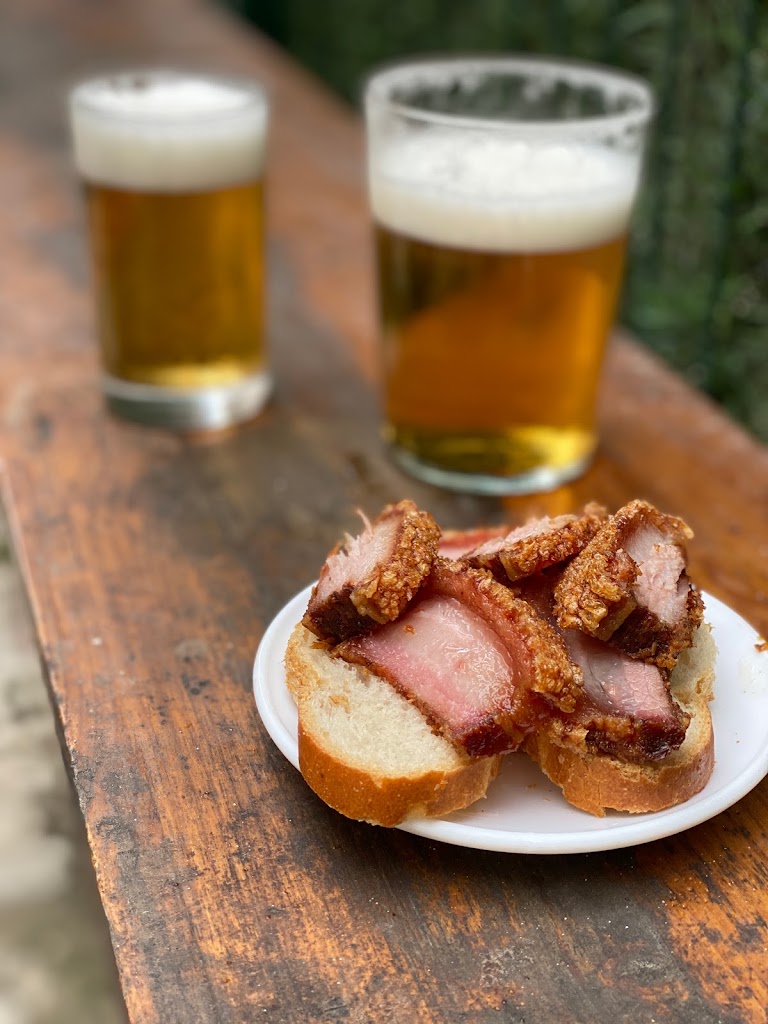 Bar La Cueva — Comida y bebida