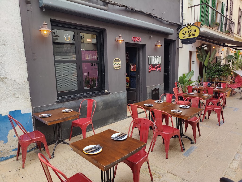 Tirano Street Food — Ambiente