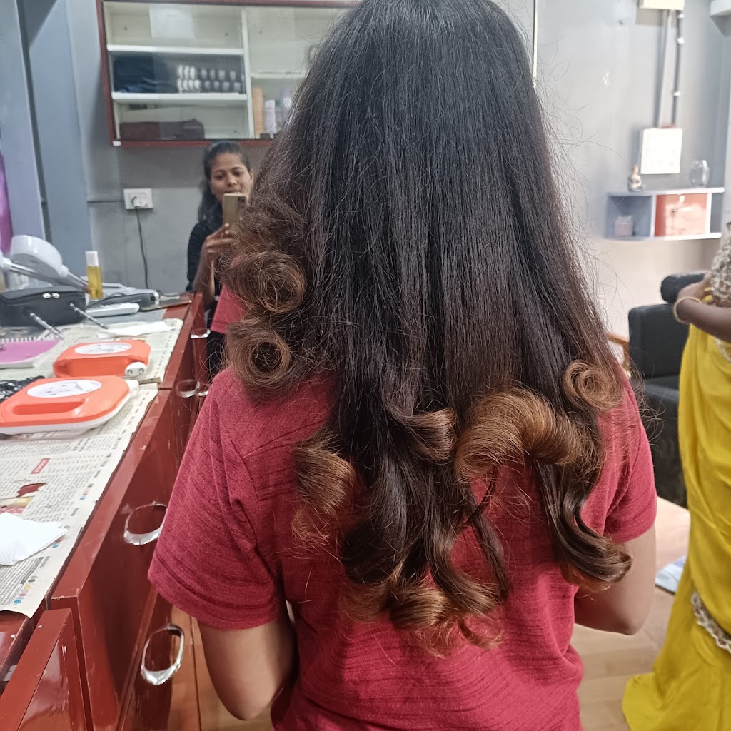 Priya Makeovers Beauty Salon