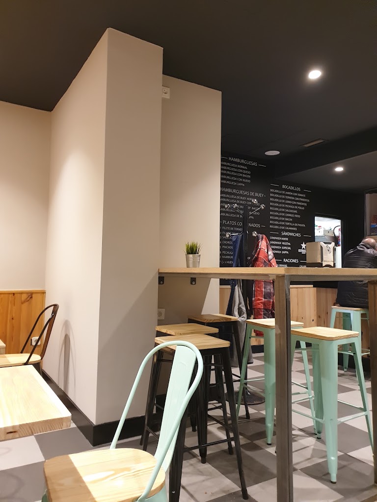 Cafe Bar Zappa — Ambiente