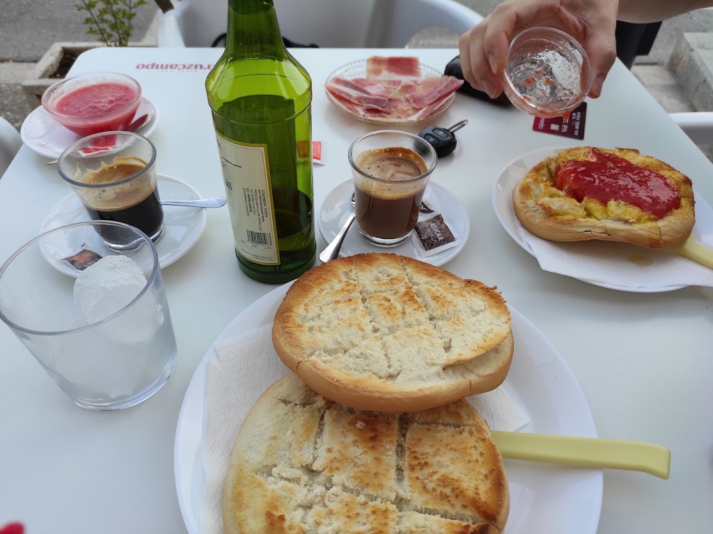 Cafeteria-heladeria Libra — Comida y bebida