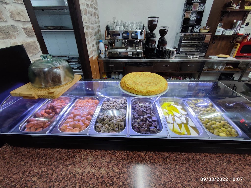 Bar Complutapa — Comida y bebida