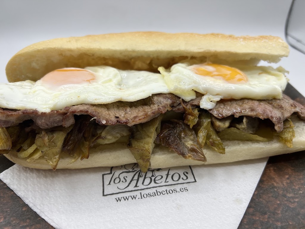 Restaurante Los Abetos 2 — Comida y bebida