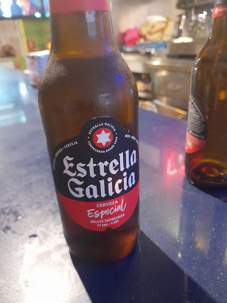 Cafe Bar Quid — Comida y bebida
