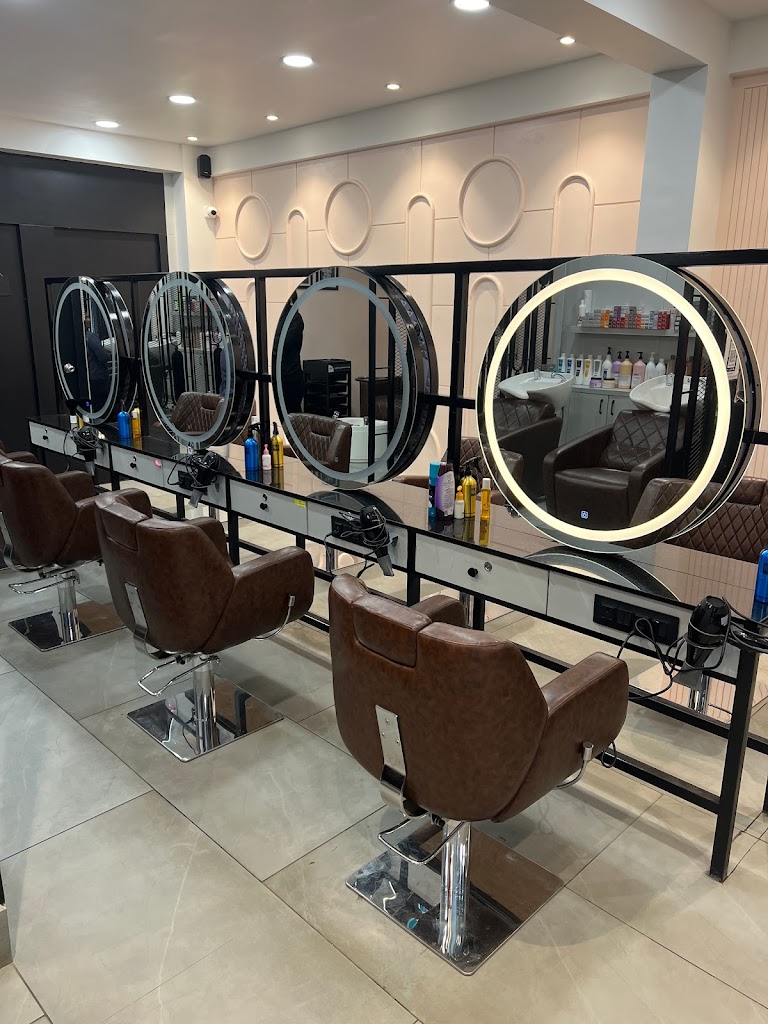 Capello Salon Friends Colony